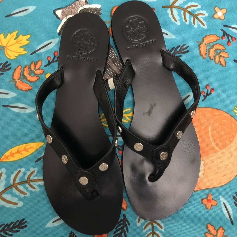 Black Tory flipflops
